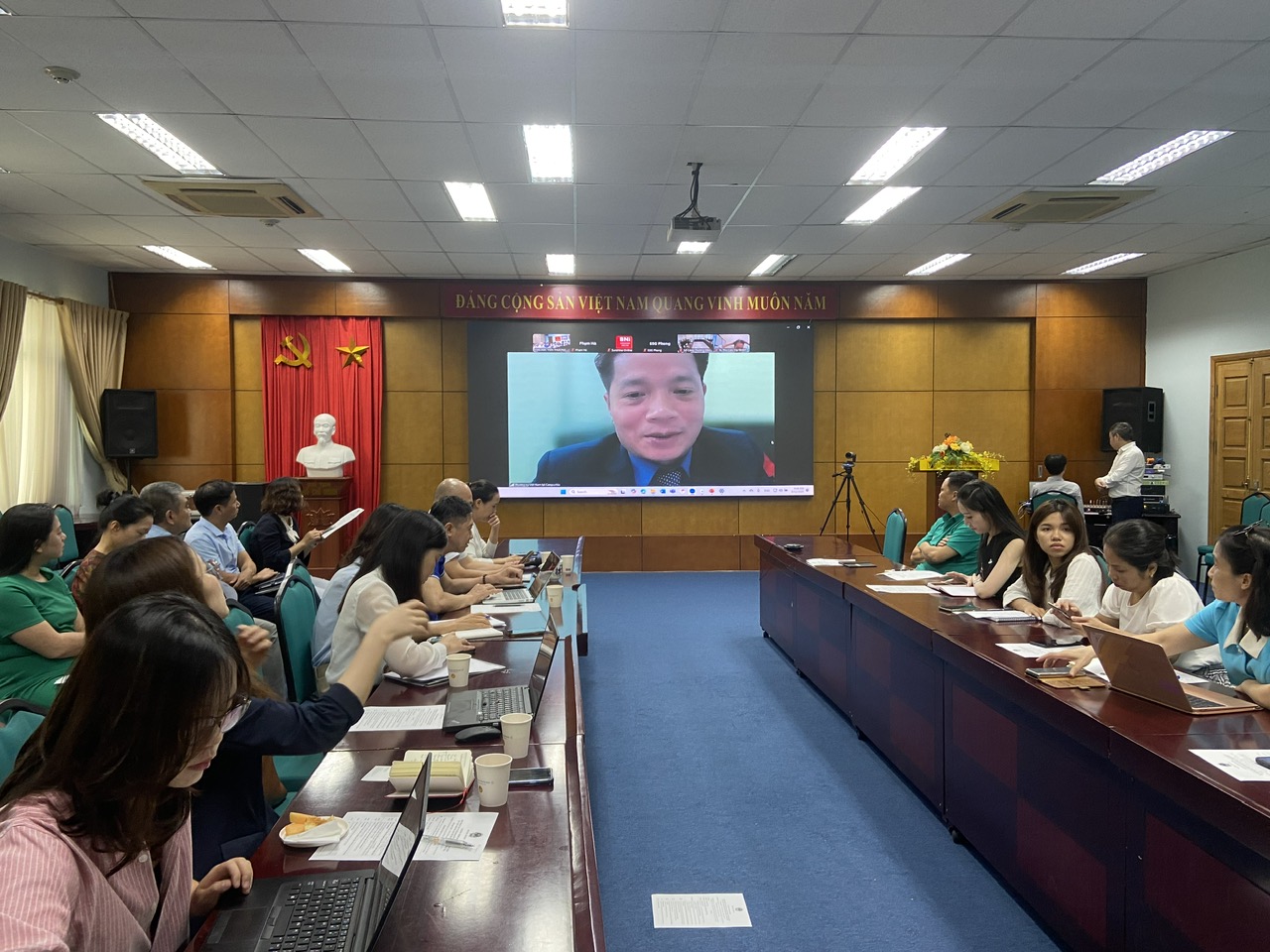 Buổi “Họp thông tin về kế hoạch tổ chức chuỗi sự kiện xúc tiến thương mại với thị trường Campuchia” .