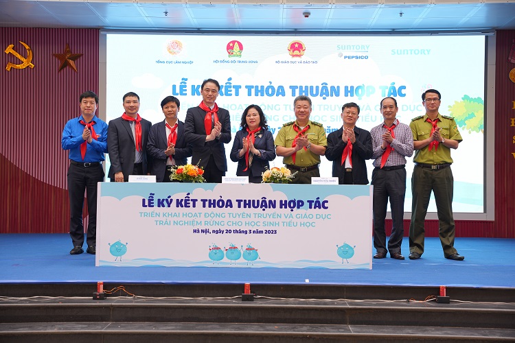 Lễ kí kết biên bản ghi nhớ với Cục Kiểm Lâm - Hợp tác triển khai nội dung hoạt động ngoại khóa trải nghiệm rừng cho học sinh tại các trường tiểu học.