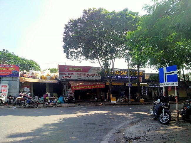 Dọc cuối con đường Đặng Xuân Bảng gần cầu Cầu L1 cũng xuất hiện hàng loạt cơ sở kinh doanh ăn uống,…