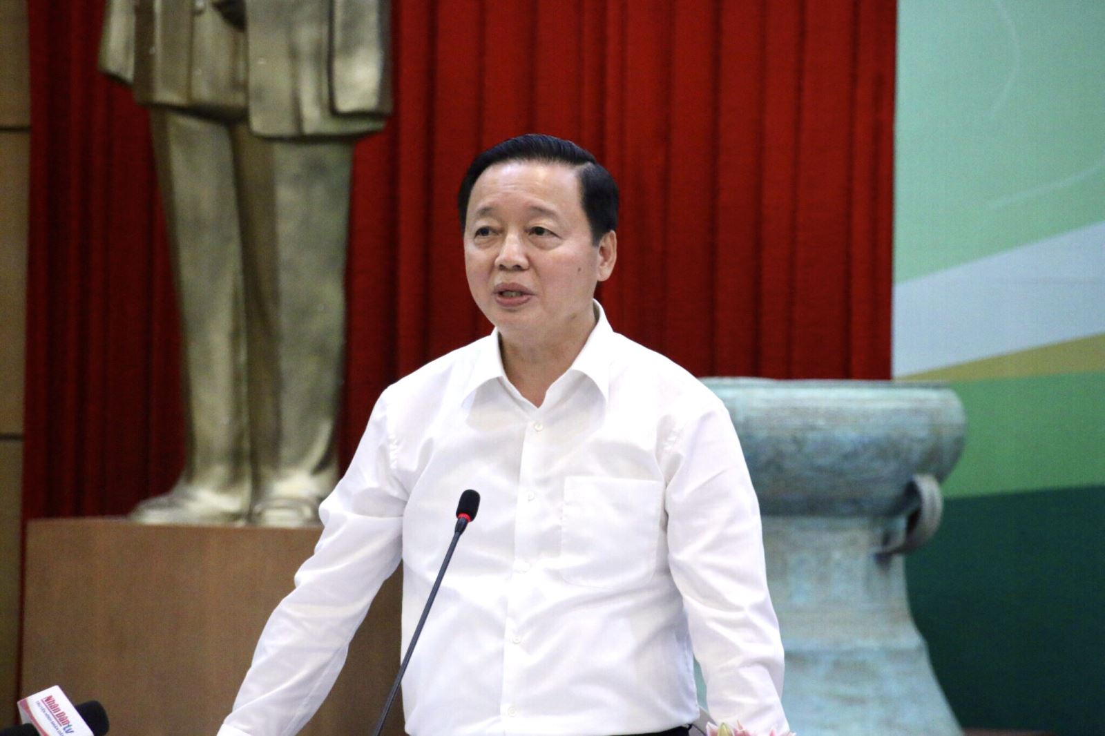 Bộ trưởng Bộ Tài nguyên và Môi trường Trần Hồng Hà nêu những điểm mới của Dự thảo Luật Đất đai (sửa đổi). Ảnh: Trần Thuỳ