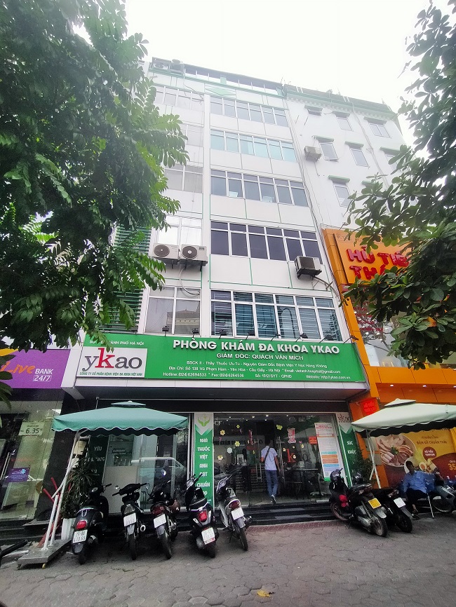 Tòa nhà 138 Vũ Phạm Hàm, Yên Hòa; Các lỗi vi phạm: Đưa công trình vào sử dụng, hoạt động khi chưa có giấy chứng nhận hoặc văn bản thẩm duyệt về phòng cháy và chữa cháy; Đã có quyết định đình chỉ toàn bộ công trình theo Khoản 5 điều 38 với số tiền vi phạm hành chính là 90 triệu đồng nhưng công trình vẫn đang hoạt động.