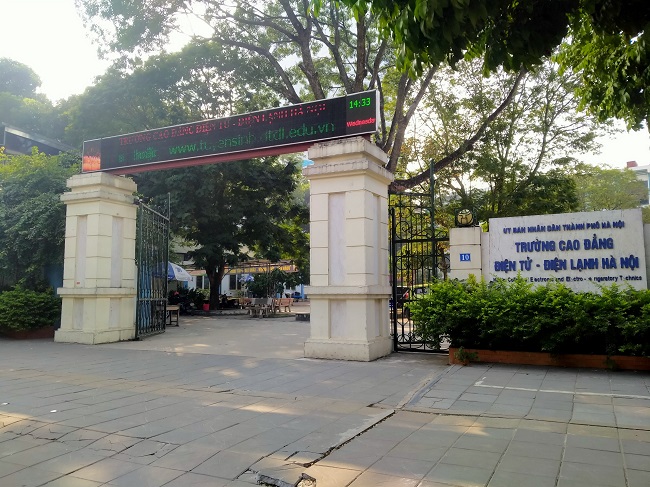 Trường Cao Đẳng điện tử điện lạnh số 10 Nguyễn Văn Huyên (vi phạm khu giảng đường nhà H chưa lắp đặt hệ thống báo cháy tự động)