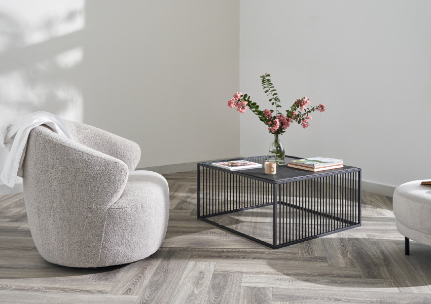 Ứng dụng sàn xương cá theo gạch gỗ cho phòng khách tại showroom An Cường