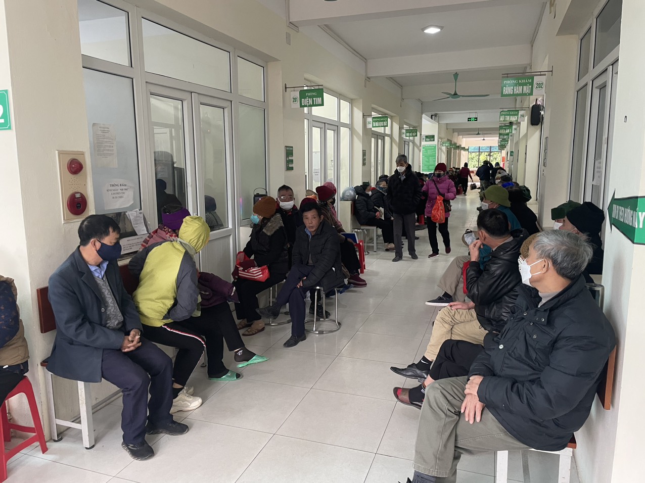 Công tác khám, thu dung điều trị nội trú, khám cấp phát thuốc điều trị ngoại trú cho người bệnh tại TTYT được thực hiện theo đúng quy định của Bộ Y tế.