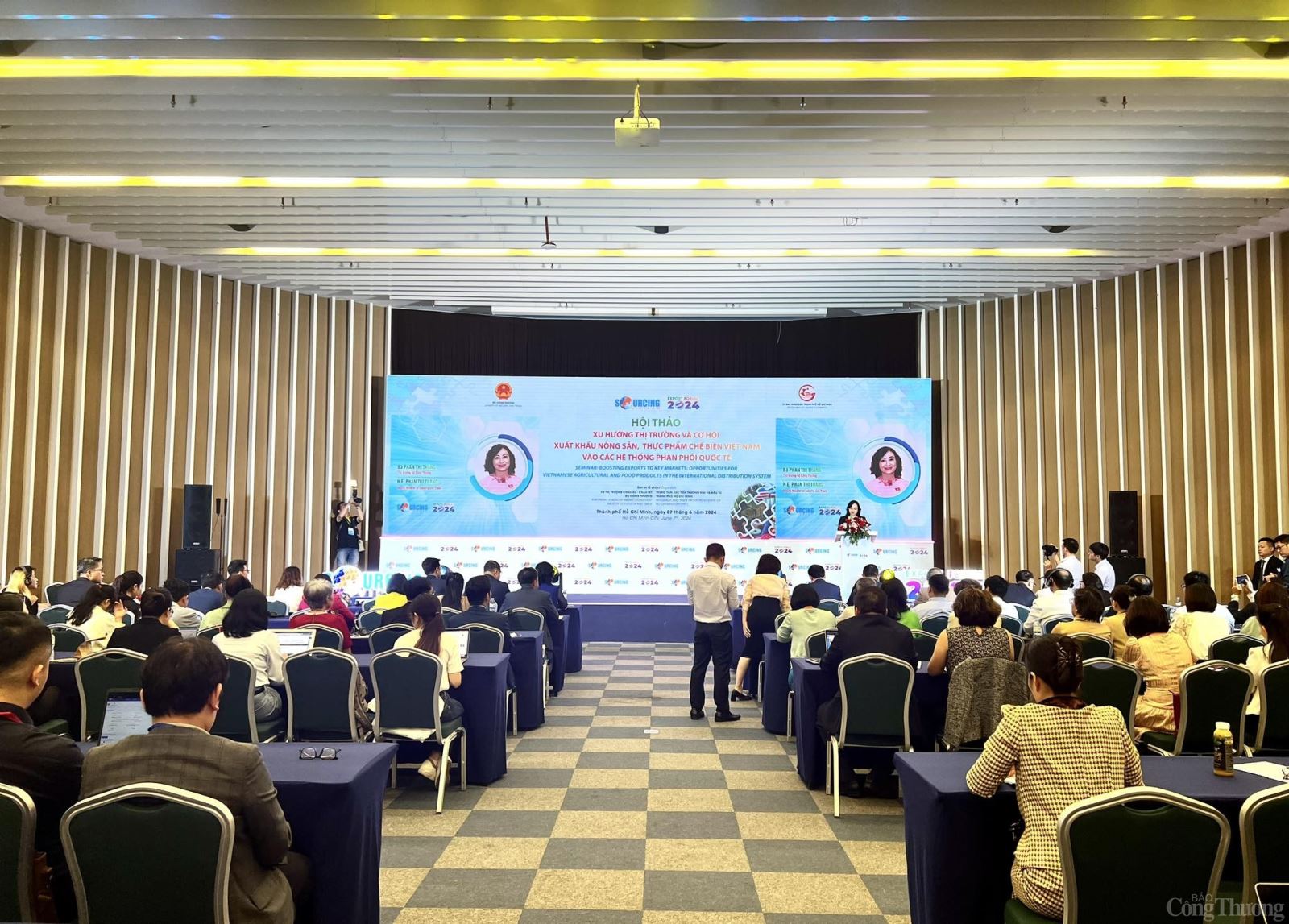 Toàn cảnh Hội thảo "Xu hướng thị trường và cơ hội xuất khẩu nông sản, thực phẩm chế biến Việt Nam vào các hệ thống phân phối quốc tế”