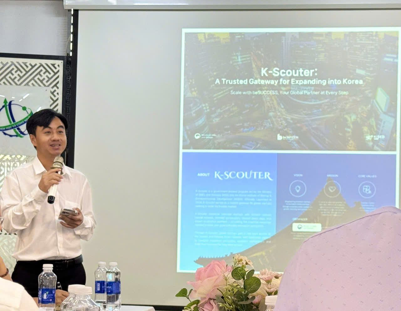 Chương trình K-Scouter của chính phủ Hàn Quốc được Thạc sĩ Trần Quốc Duy tích cực phổ biến trong khuôn khổ Hội thảo.