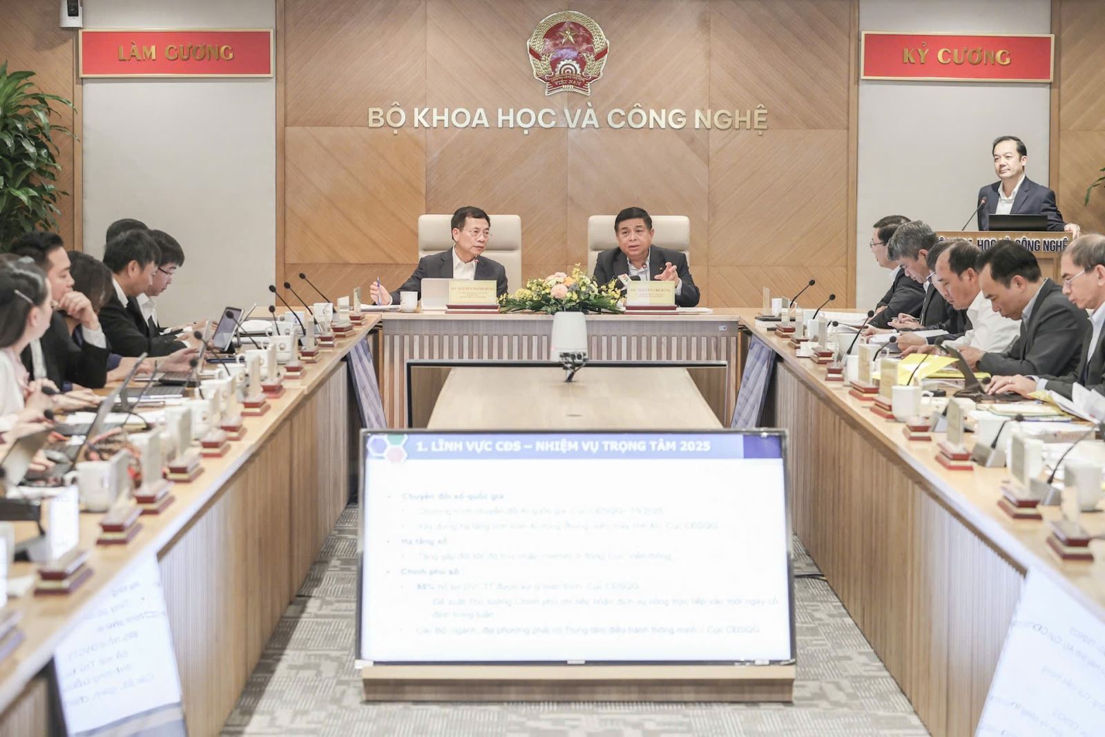 Theo Phó Thủ tướng, trách nhiệm đối với Bộ nói riêng và ngành KHCN nói chung là rất nặng nề, đòi hỏi quyết tâm cao - Ảnh: VGP/Thu Sa