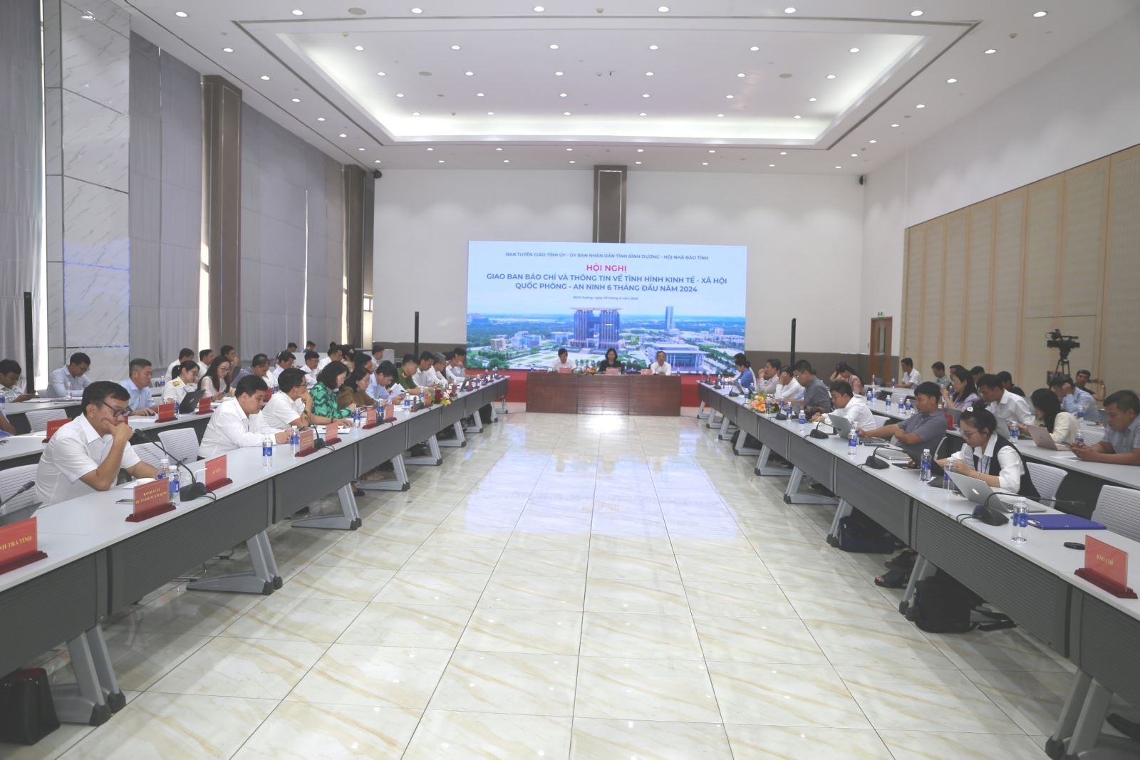 Nhiều thông tin về tình hình kinh tế - xã hội của tỉnh Bình Dương trong 7 tháng đầu năm 2024 được các sở ngành thông tin tại hội nghị.