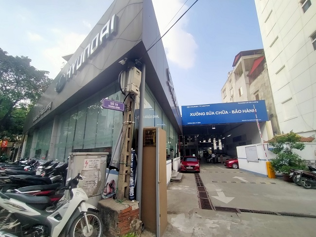 Nhà xưởng Huyndai số 10 Trung Kính; Các lỗi vi phạm: Đưa công trình vào sử dụng hoạt động khi chưa có văn bản chấp thuận kết quả nghiệm thu về PCCC…. Đã có quyết định tạm đình chỉ, đình chỉ toàn bộ công trình với số tiền phạt 80 triệu đồng nhưng công trình vẫn hoạt động.