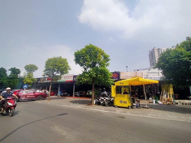 Lô D32 Dương Đình Nghệ, Yên Hòa do Phạm Đức Vượng (Auto Tuấn Hiền); Đỗ Thành Chung (Win auto), Lã Phong Đức (8X , Auto), Trương Đức Đại (Dcar Auto), quy mô mỗi đơn vị là 300m2, bãi xe kết hợp showrom ô tô,…