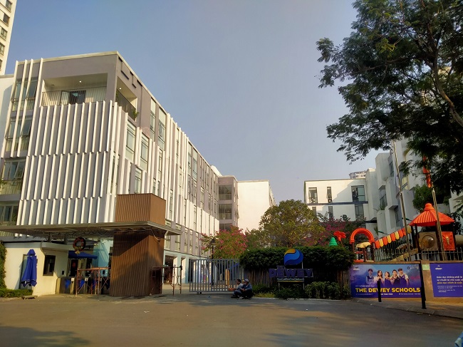 Trường Liên cấp Deway School số 89, Khúc Thừa Dụ, Cầu Giấy, KĐT mới Dịch Vọng (vi phạm: Xây vượt số tầng so với quy hoạch)