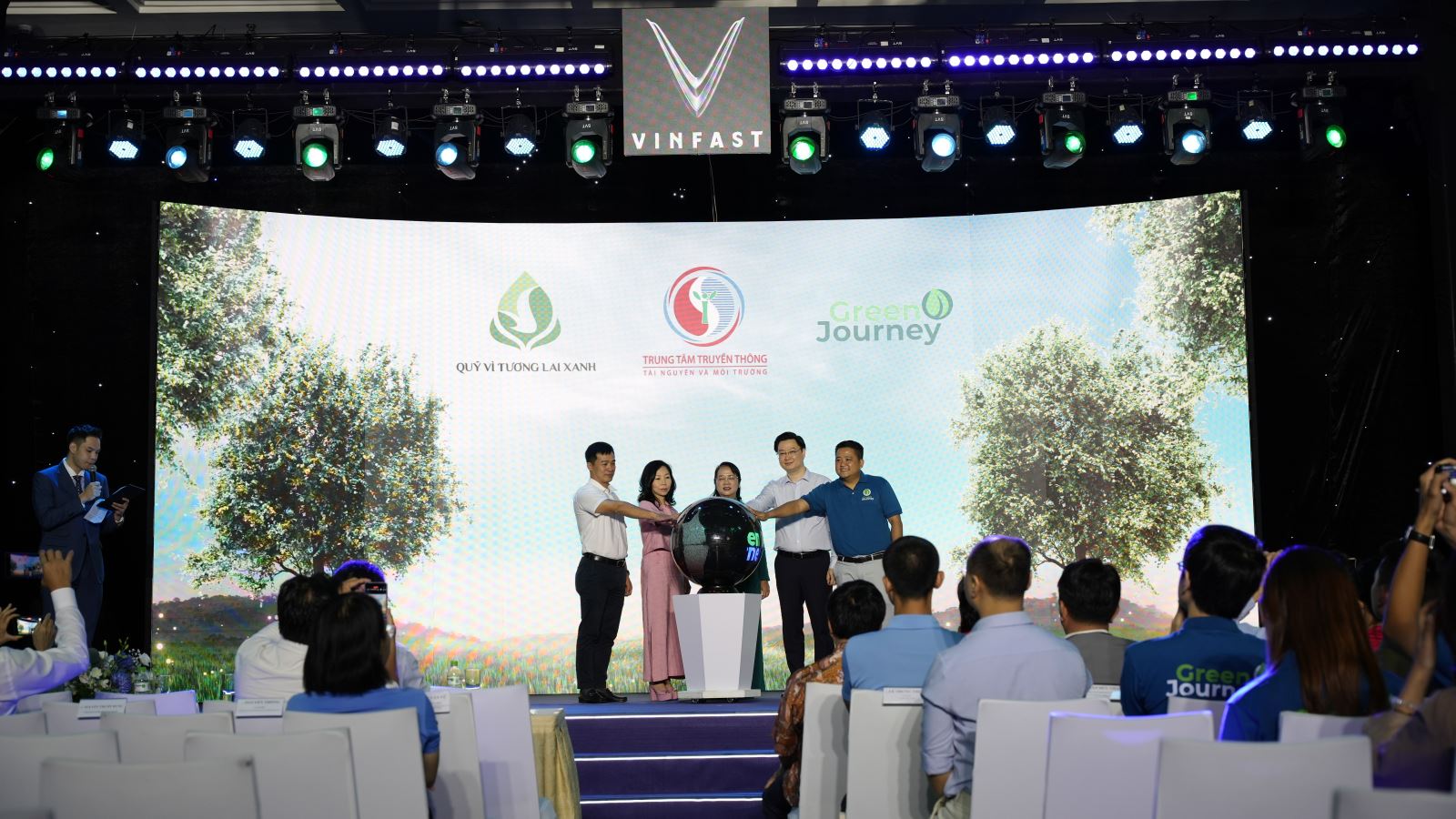 phát động chương trình hành động “Vì một Việt Nam xanh”