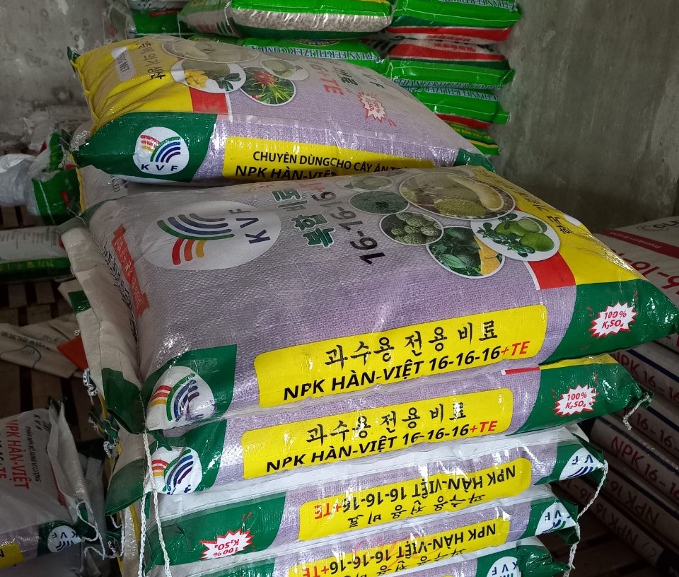 Một số sản phẩm phân bón bị Đội QLTT Số 3 - Cục QLTT Tây Ninh xử phạt thông tin trên bao bì thể hiện là của Công ty Cổ phần Xuất nhập khẩu Phân bón Việt Hàn.