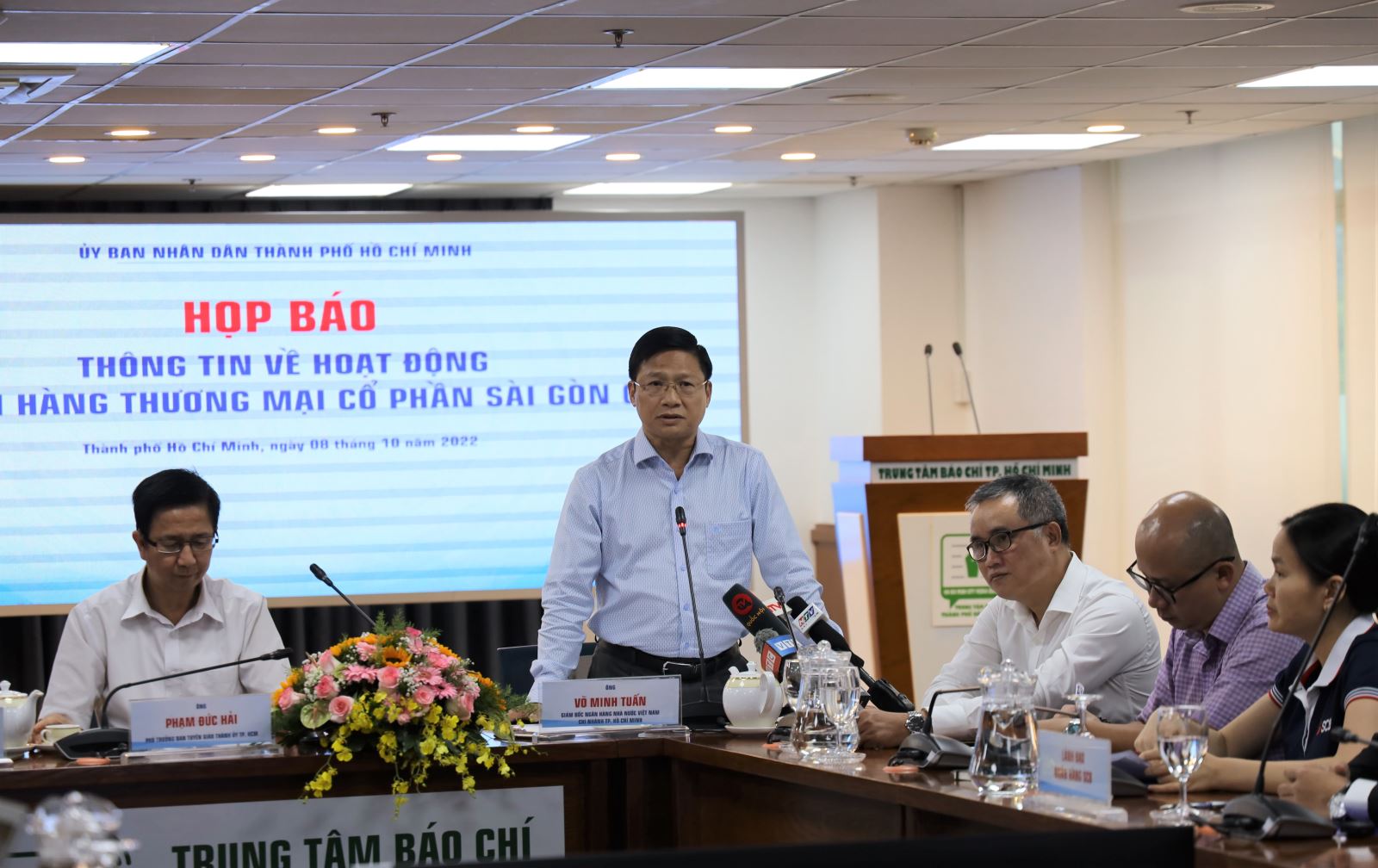 Ông Võ Minh Tuấn, Giám đốc NHNN Việt Nam chi nhánh TP. HCM đề nghị người dân không hoang mang dẫn đến việc rút tiền gửi trước hạn, ảnh hưởng đến quyền lợi về tài sản của mình.