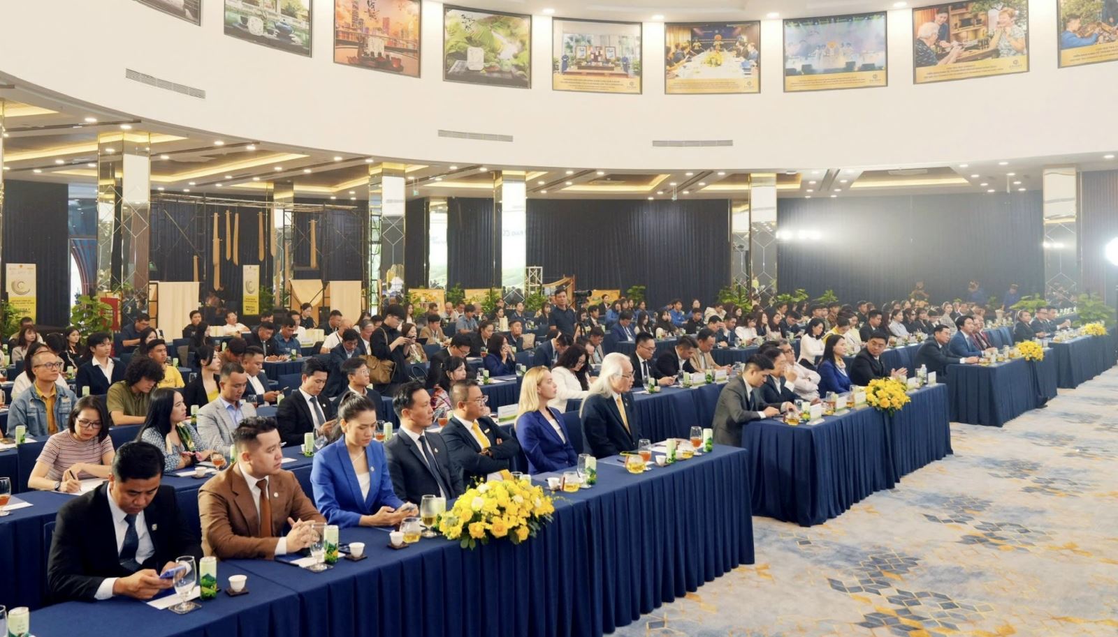 Quang cảnh buổi họp báo