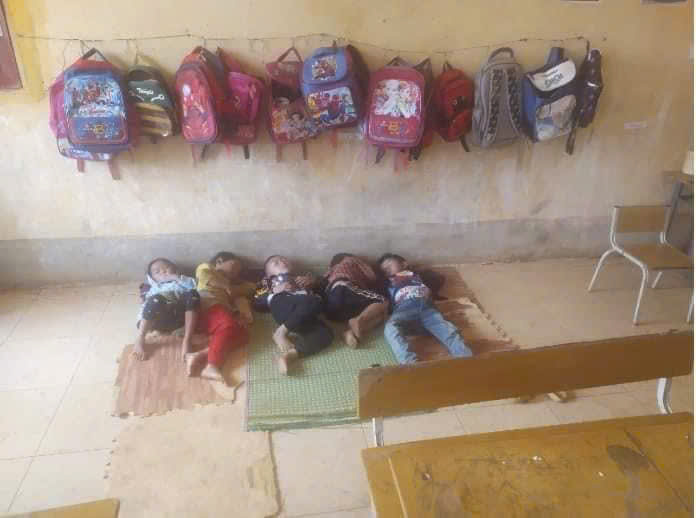 Giờ ngủ trưa của các em học sinh Tiểu học và Mầm non Xím Vàng