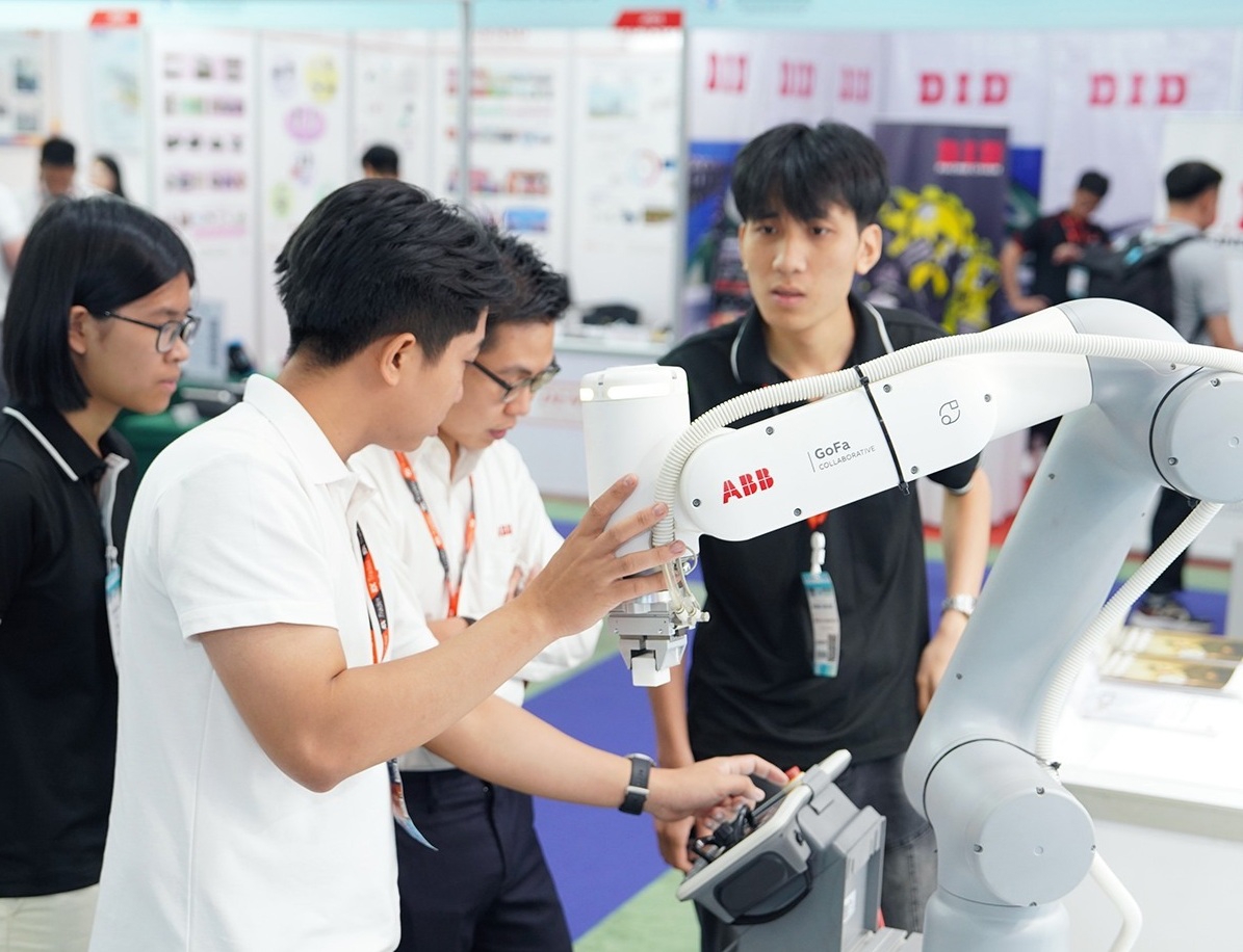 Doanh nghiệp chiến thắng không chỉ nhờ công nghệ, mà nhờ sự kết hợp giữa dữ liệu sắc bén và trái tim nhân bản.