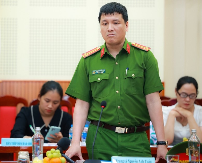 Trung tá Nguyễn Anh Tuấn, Trưởng Công an phường Láng Thượng, quận Đống Đa, TP Hà Nội một trong 16 điển hình tiêu biểu được tôn vinh tại "Vinh quang Việt Nam" 2023 chia sẻ tại họp báo.
