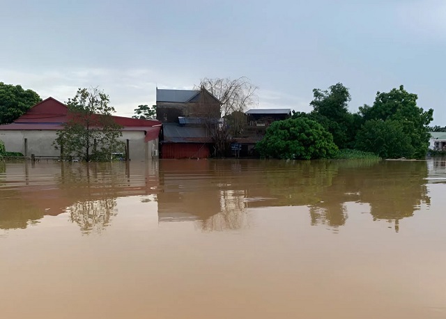 Nhiều ngôi nhà ở xóm Ngọc Lâm ngập sâu trong đợt bão lũ vừa qua