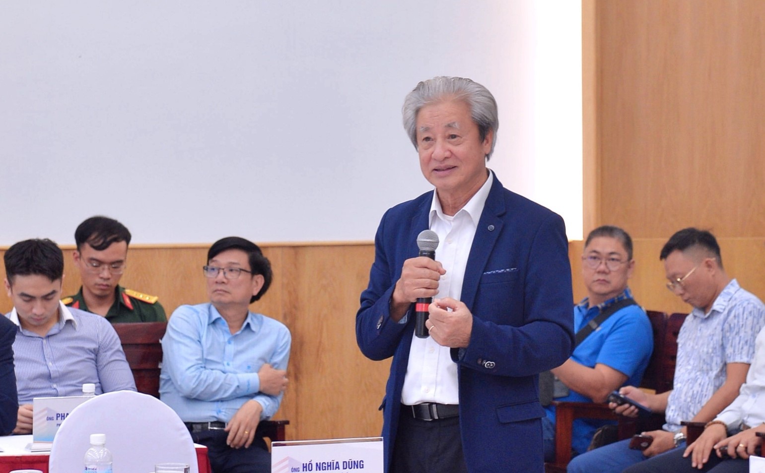 Ông Hồ Nghĩa Dũng phát biểu tại hội nghị.