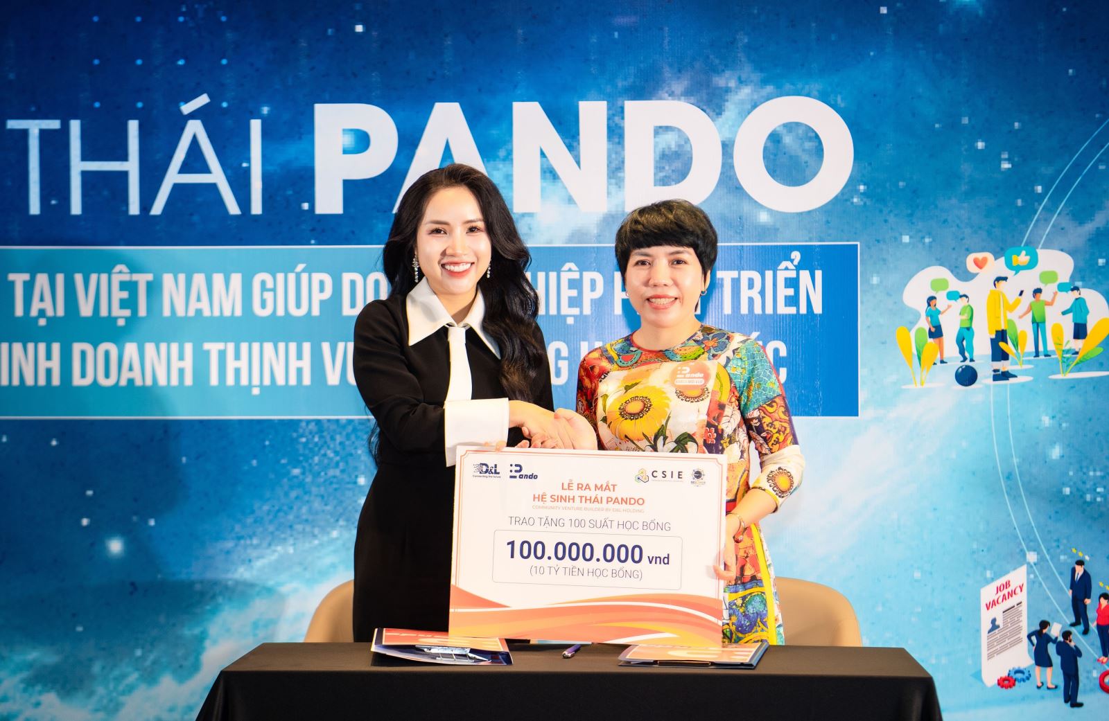 Trao tặng học bổng các bạn trẻ đam mê lĩnh vực cộng đồng, góp phần xây dựng thế hệ huấn luyện viên phát triển cộng đồng chuyên nghiệp tại Việt Nam.