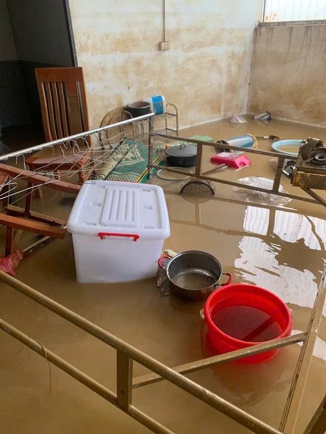 Đồ dùng sinh hoạt trôi nổi, hỏng hóc