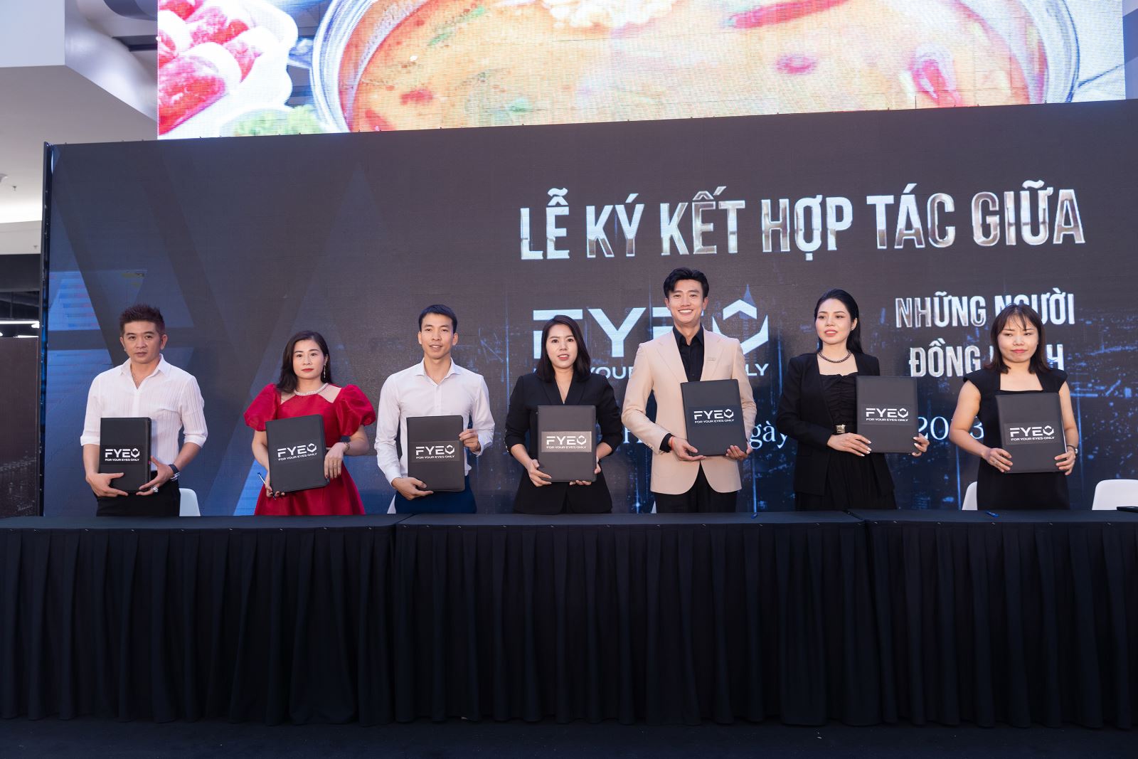 ngay trong ngày ra mắt 9/9/2023 tại Aeon Mall Hà Đông đã có 10 khách hàng ký hợp đồng phân phối và trở thành người đồng hành, đối tác chiến lược.