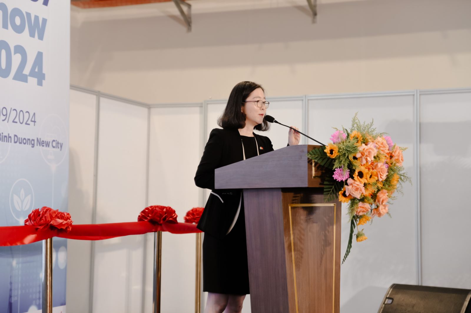 Bà Jung Ga Yeon, Phó Tổng Lãnh sự quán Hàn Quốc tại TP. Hồ Chí Minh phát biểu tại lễ khai mạc triển lãm