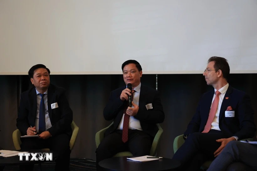 Ông Nguyễn Khắc Thận, Chủ tịch Ủy ban Nhân dân tỉnh Thái Bình giới thiệu về những điểm mạnh của tỉnh. (Ảnh: Anh Hiển/TTXVN)