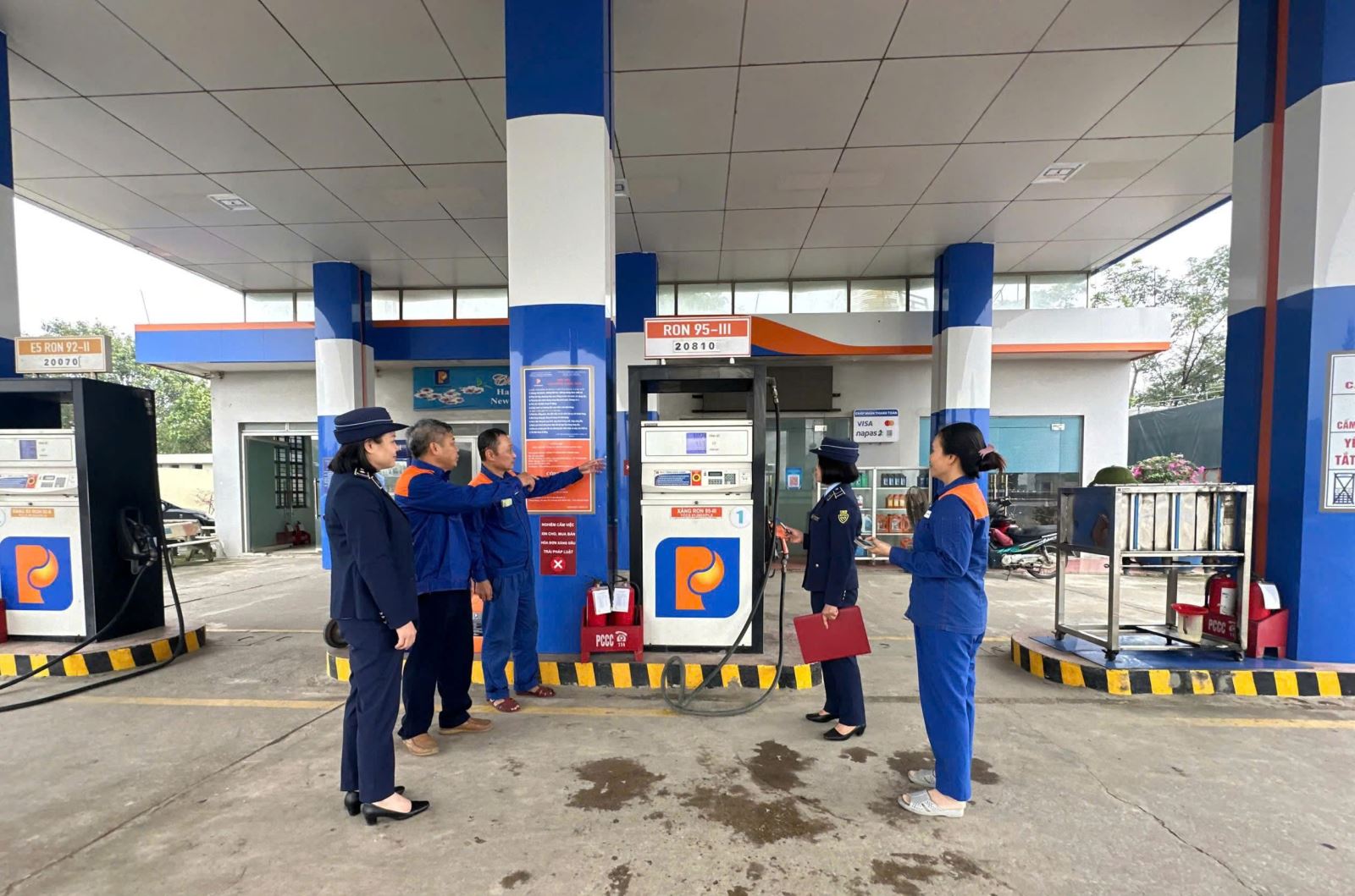 Năm 2025, lực lượng Quản lý thị trường (QLTT) Thanh Hóa đã triển khai đồng bộ nhiều kế hoạch trọng điểm, xử lý hàng trăm vụ việc, trong đó có nhiều vụ quy mô lớn, có dấu hiệu hình sự, tạo sức răn đe và “cảnh tỉnh” mạnh mẽ đối với thị trường. 