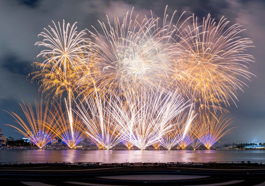 “Dragon Love - Tình yêu của Rồng” lại tiếp tục ghi một dấu ấn Ba Lan vô cùng thăng hoa với màn pháo hoa luôn chạm tới trái tim khán giả