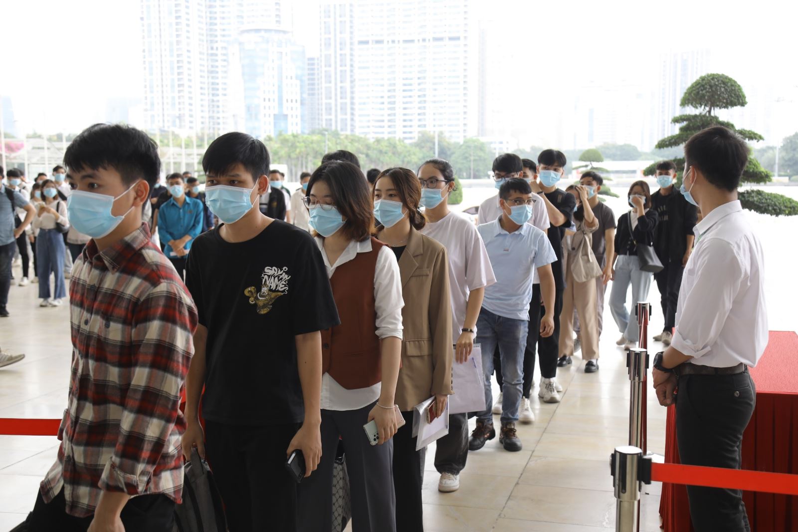 Các thí sinh tới tham dự Vòng thi GSAT  lần thứ 3 năm 2022 của Samsung