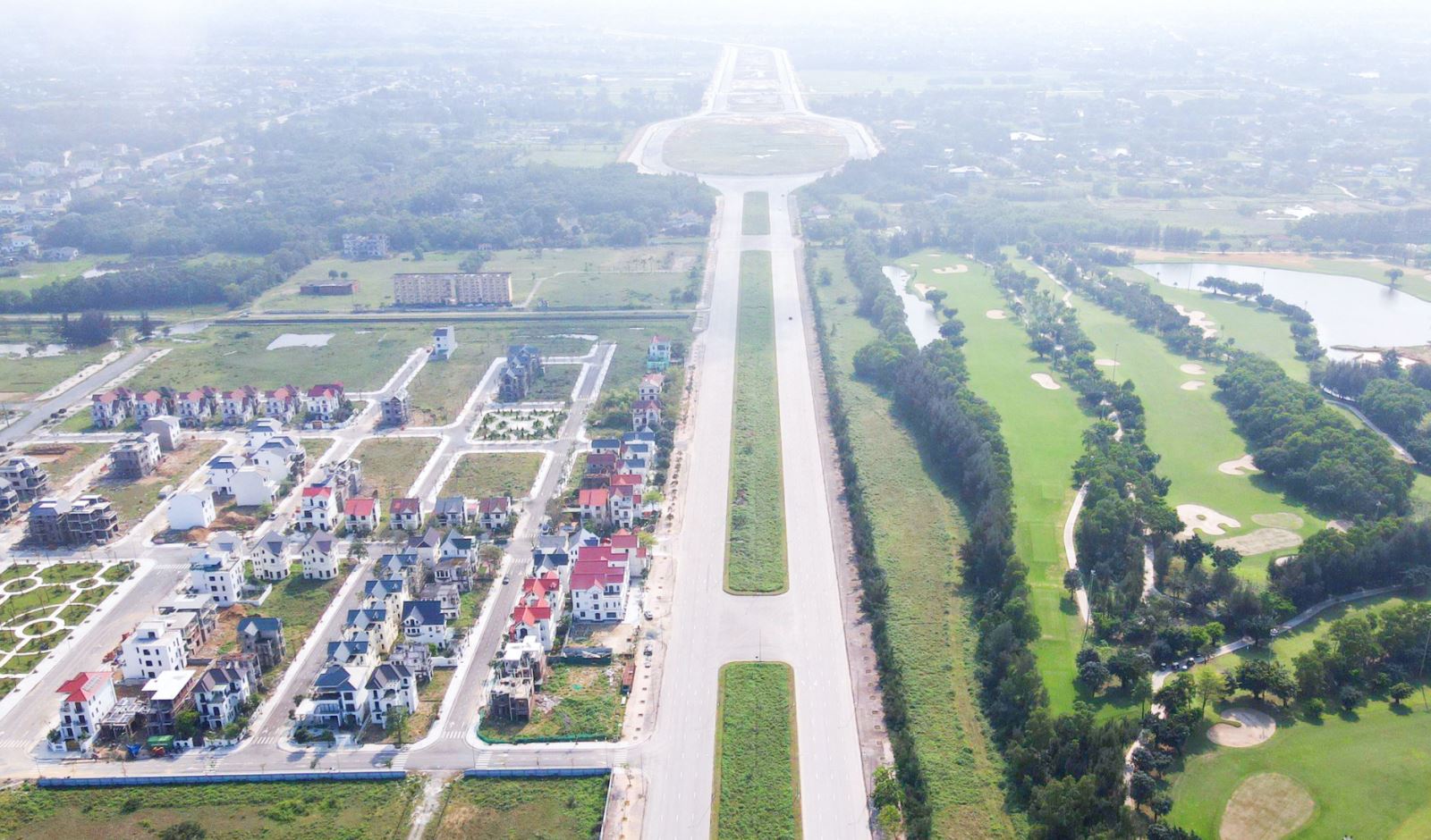 Sức lan tỏa của sự kiện này không chỉ dừng lại ở các số liệu hay điểm cầu trung tâm. Nó thấm sâu vào từng địa phương, từng cộng đồng, nơi người dân trực tiếp chứng kiến sự đổi thay của quê hương. 