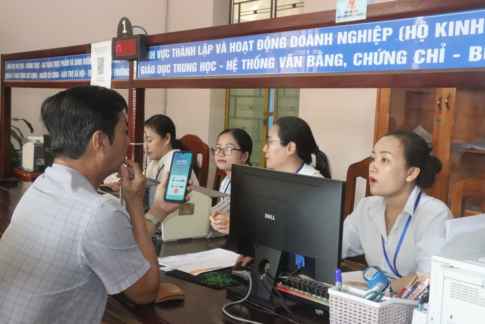 Công tác cải cách hành chính (CCHC) đạt được nhiều kết quả đáng ghi nhận, góp phần cải thiện môi trường đầu tư kinh doanh, giảm phiền hà cho người dân, doanh nghiệp