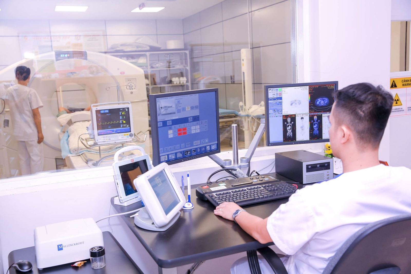 nhiều cơ sở y tế triển khai sổ sức khỏe điện tử trên VneID, khám chữa bệnh từ xa, ứng dụng đơn thuốc điện tử và trí tuệ nhân tạo 