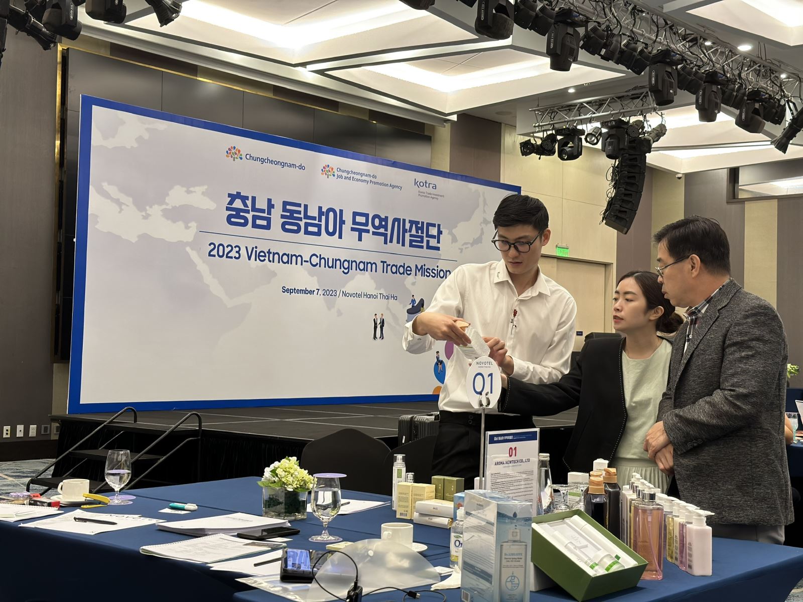 Gần 30 doanh nghiệp Việt Nam rất vui mừng có cơ hội tìm hiểu các sản phẩm chất lượng cao và đối tác Hàn Quốc phù hợp.