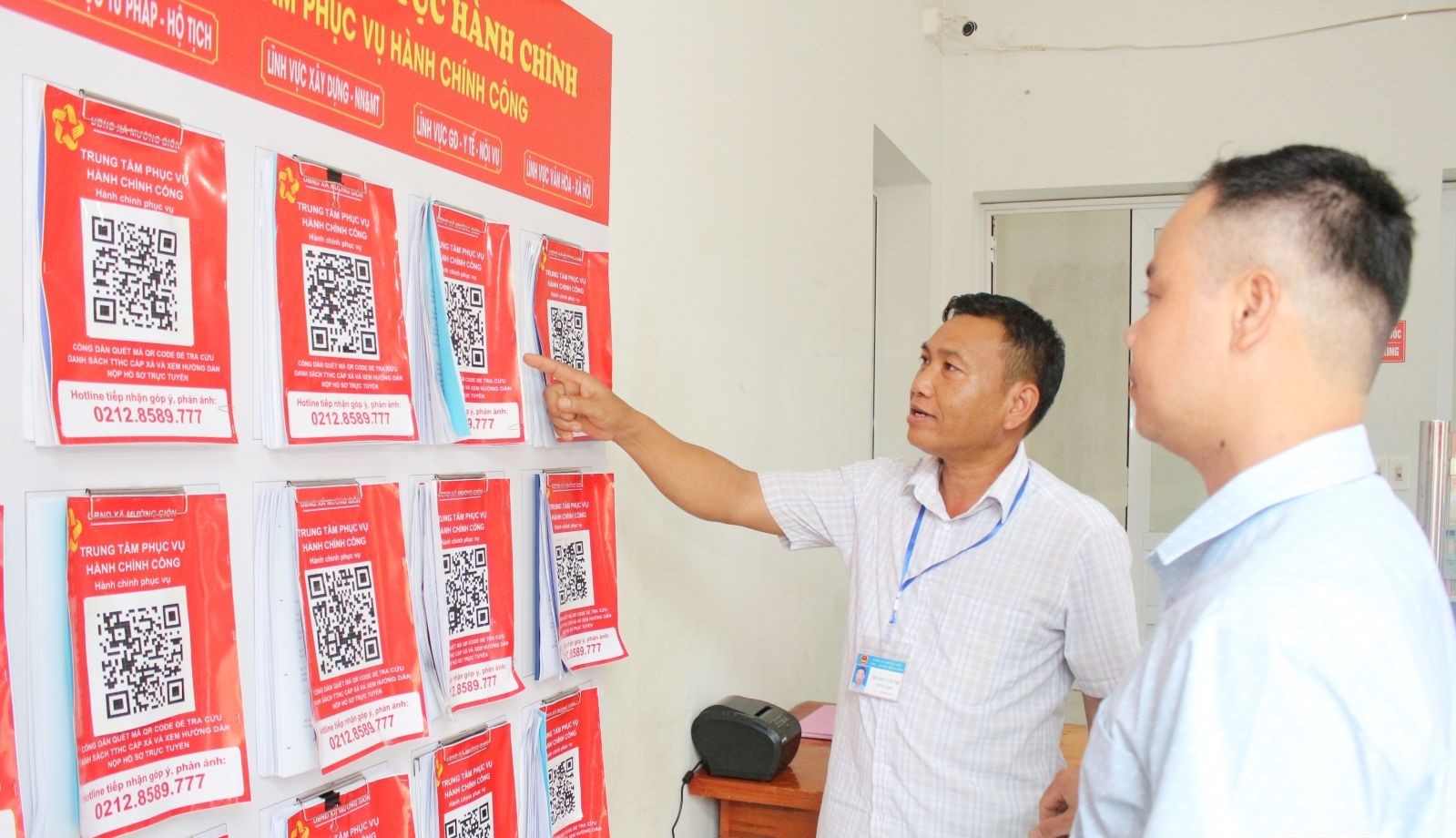 Người dân tra cứu thông tin đất đai 