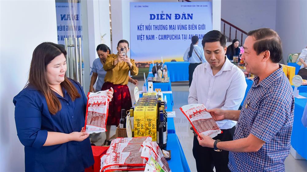 Bộ Công Thương đang triển khai các mục tiêu cụ thể nhằm nâng tầm thương mại biên giới trong giai đoạn tới, hướng đến mục tiêu kim ngạch song phương Việt Nam – Campuchia đạt 20 tỷ USD vào năm 2030.