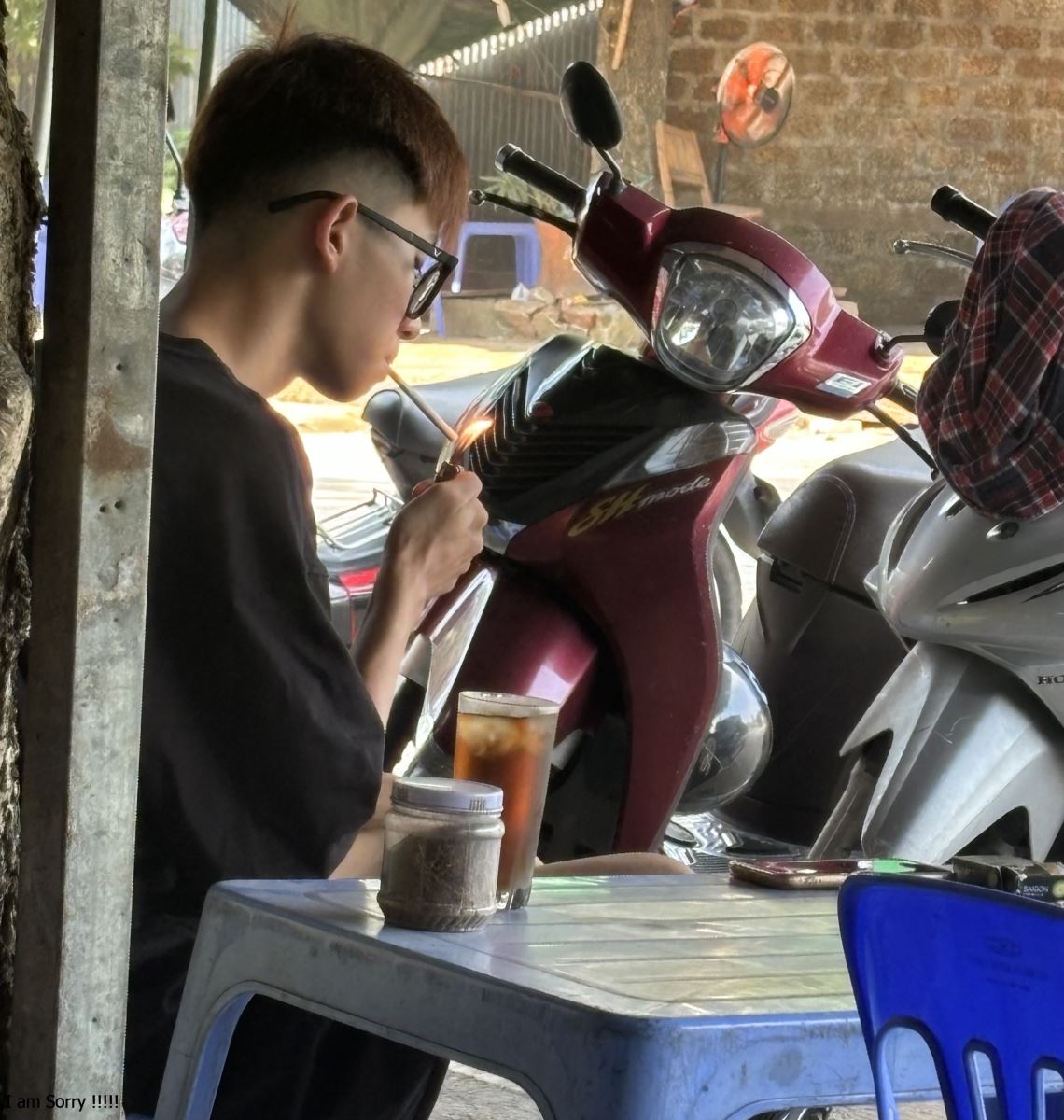 Thuốc lá gây ra nhiều hệ luỵ nghiêm trọng cho sức khoẻ người sử dụng. Mỗi năm tại Việt Nam có khoảng 103 nghìn ca tử vong liên quan đến sử dụng thuốc lá.