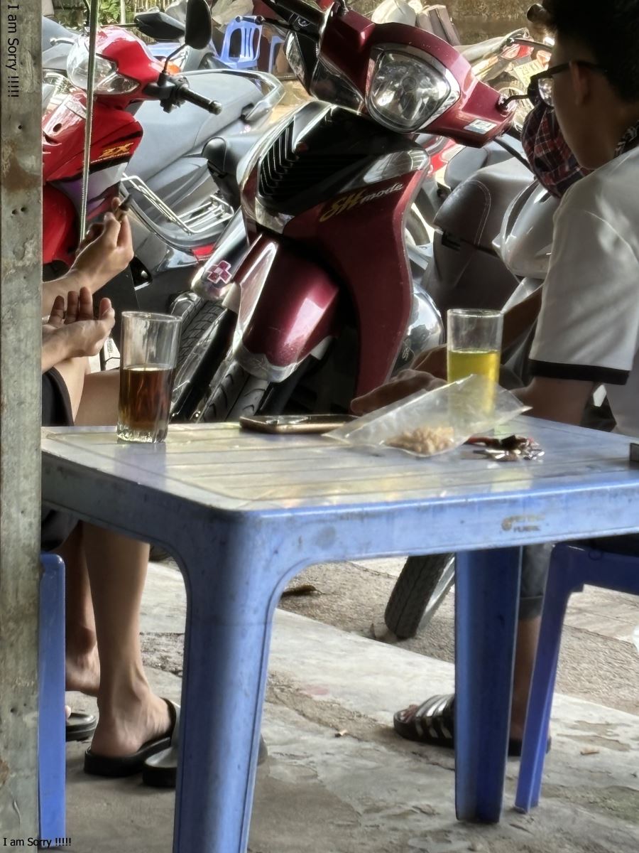 Tình trạng hút thuốc lá điện tử, thuốc lá nung nóng ở Việt Nam diễn ra phổ biến.