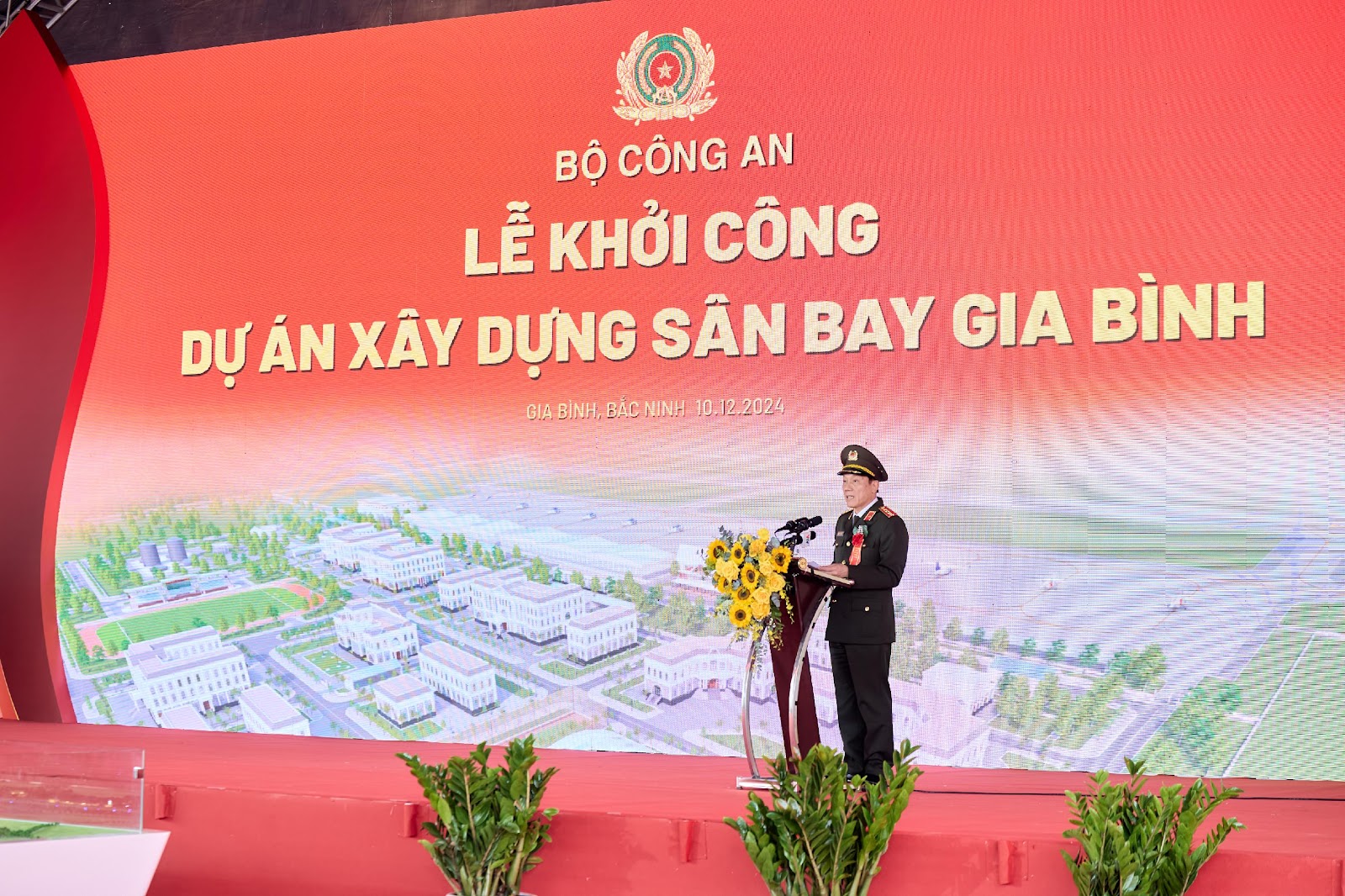 Đại tướng Lương Tam Quang, Ủy viên Bộ Chính trị, Bộ trưởng Bộ Công an chủ trì buổi lễ khởi công.