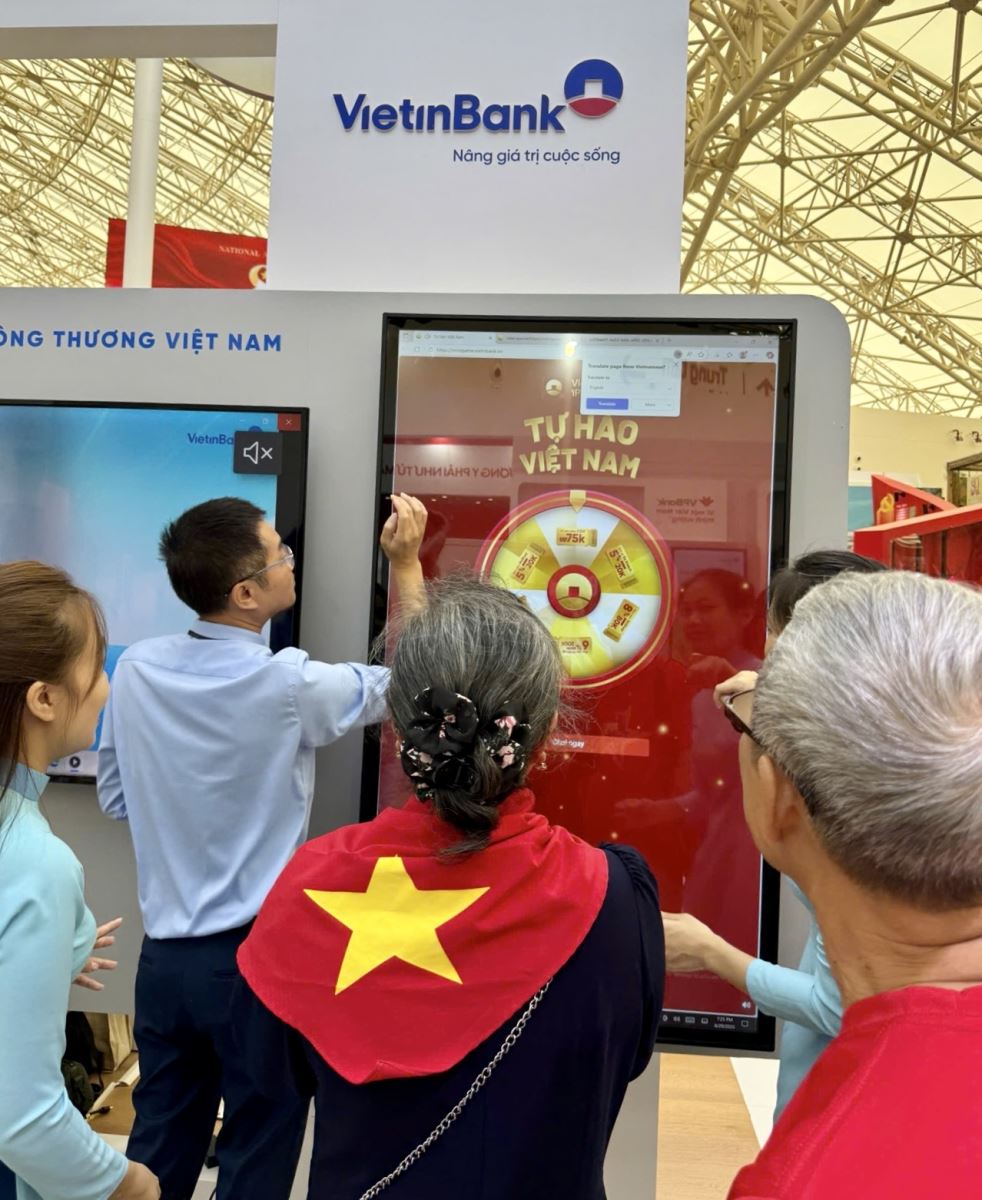 Mini game “Tự hào Việt Nam” với những voucher giá trị thu hút nhiều khách hàng quan tâm.