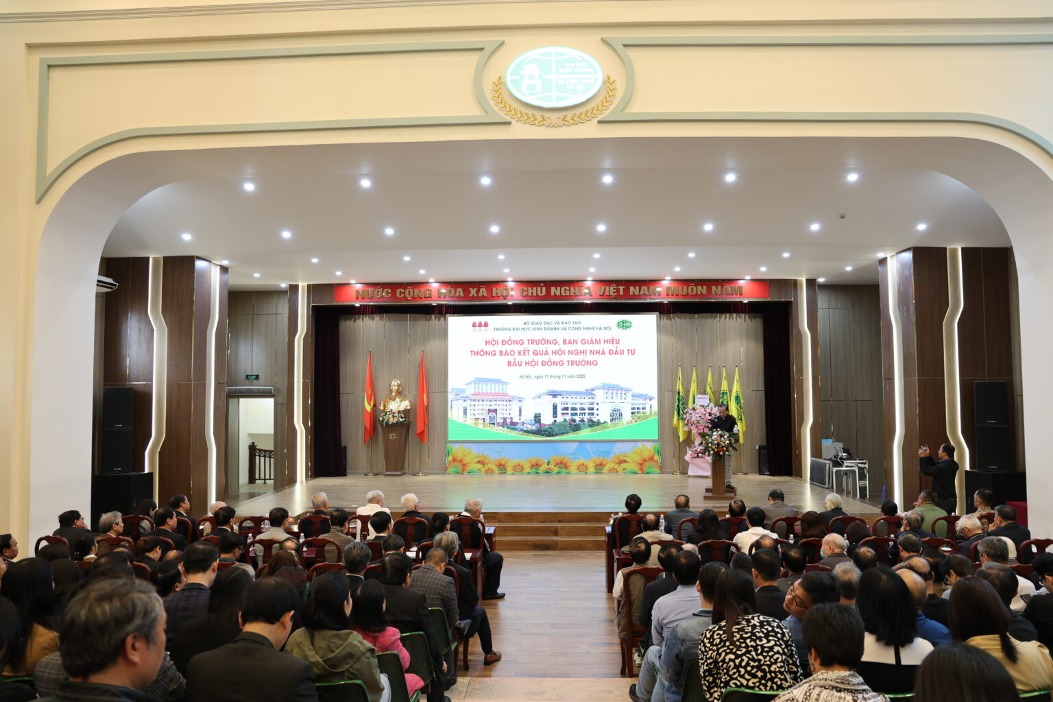 Toàn cảnh Hội nghị.