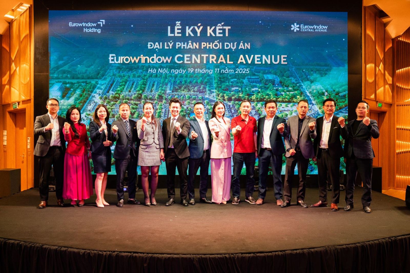 Lễ ký kết hợp tác đại phân phối dự án Eurowindow Central Avenue thành công tốt đẹp.