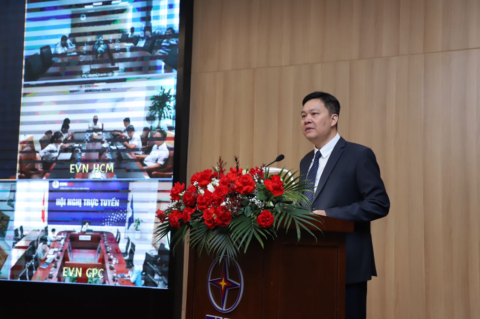 Ông Nguyễn Thế Hữu, Phó Cục trưởng Cục Điều tiết Điện lực chia sẻ tại hội nghị.