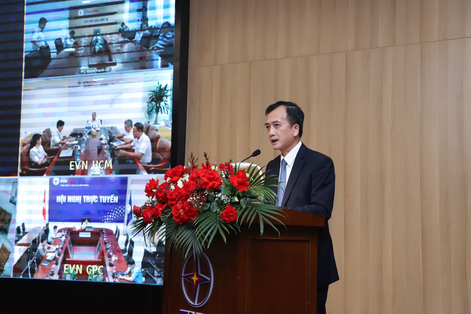 Ông Trịnh Quốc Vũ - Phó Vụ trưởng Vụ Tiết kiệm năng lượng và Phát triển bền vững, Bộ Công Thương phát biểu tại hội nghị.