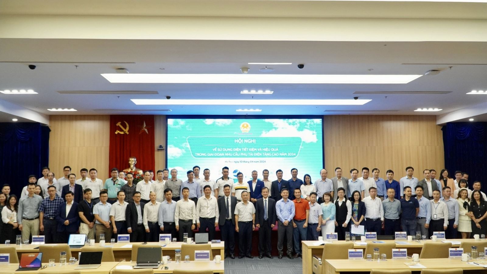 Các đại biểu tham dự hội nghị