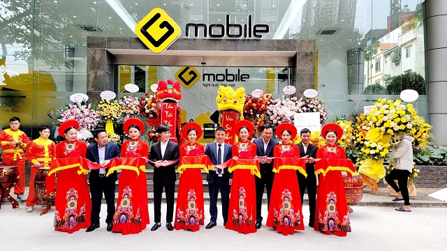 Ông Phùng Anh Tuấn –  Tổng giám đốc Công ty Cổ phần Kinh doanh F88   tham gia khai trương Trung tâm dịch vụ khách hàng của nhà mạng Gmobile 