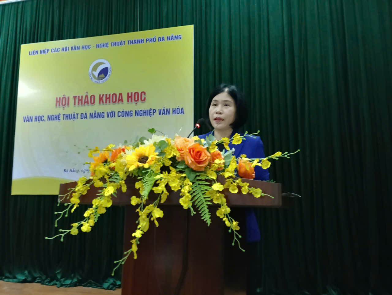 Phó Trưởng Ban Tuyên giáo và Dân vận Thành ủy Đà Nẵng Nguyễn Thị Kim Hoa phát biểu tại hội thảo