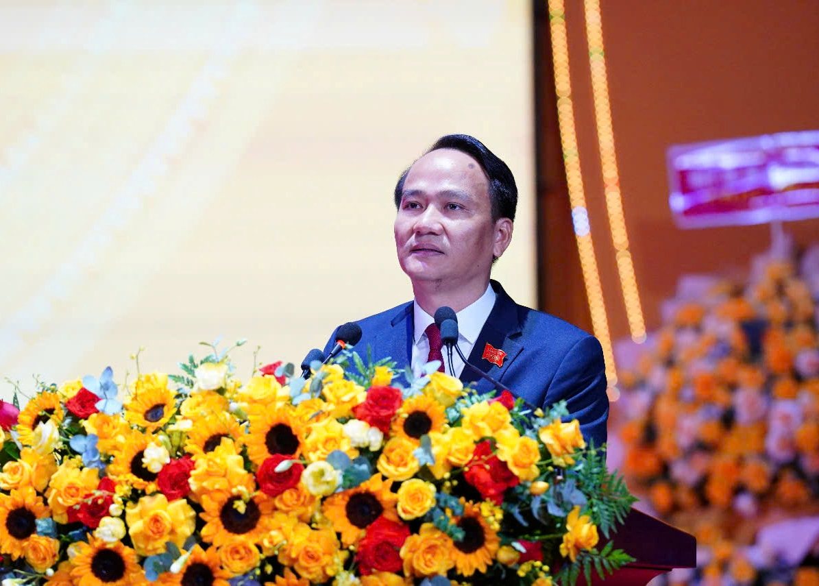 Đồng chí Nguyễn Đình Vĩnh - Phó Bí thư Thường trực Thành ủy Đà Nẵng công bố các quyết định của TP. Đà Nẵng về sáp nhập, thành lập xã, phường, đặc khu